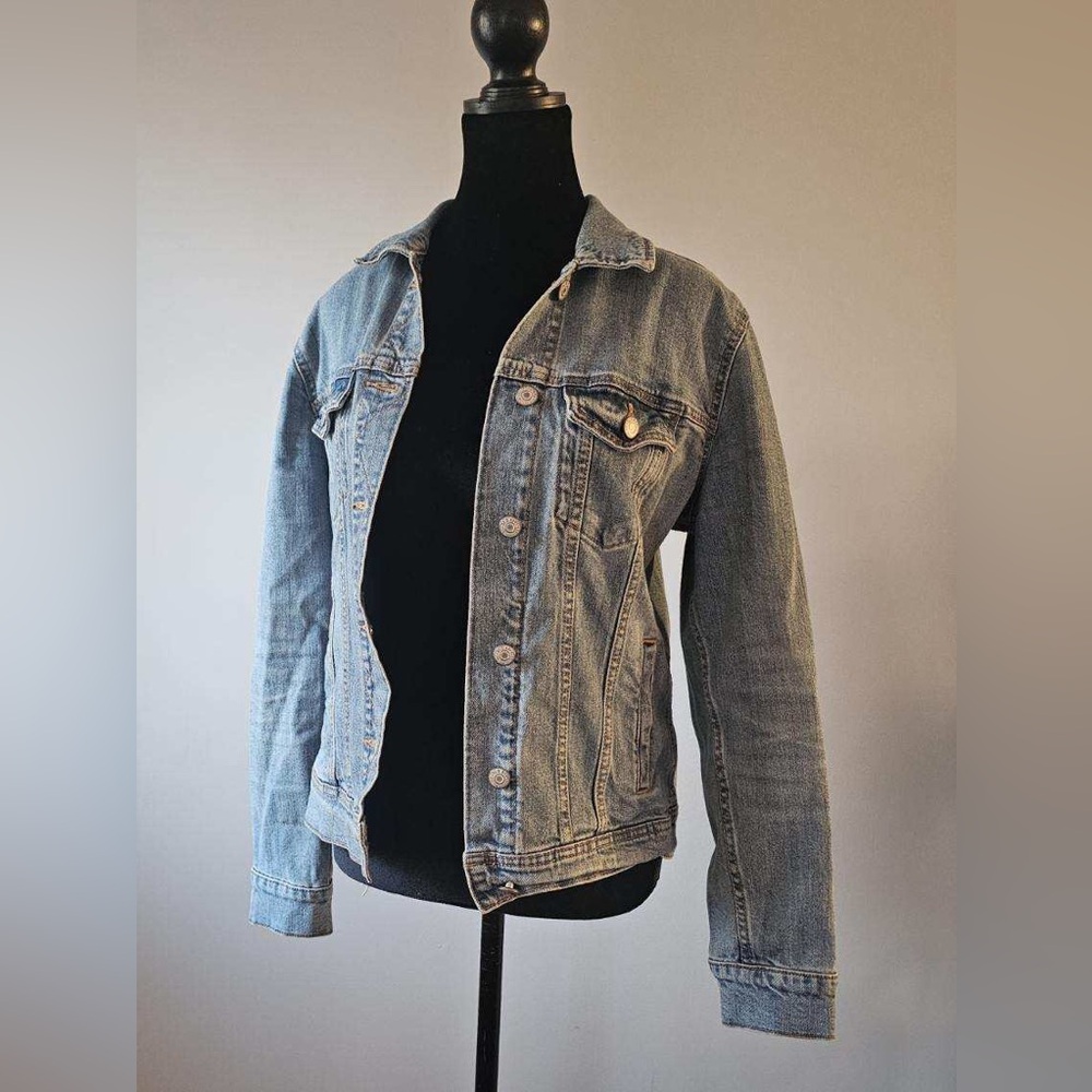 Old Navy medium wash denim jacket